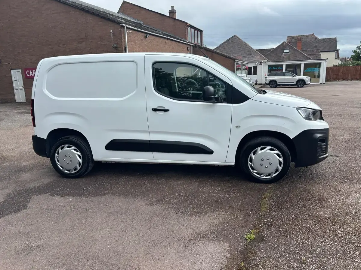 Used Peugeot Partner 2021 White MPV
