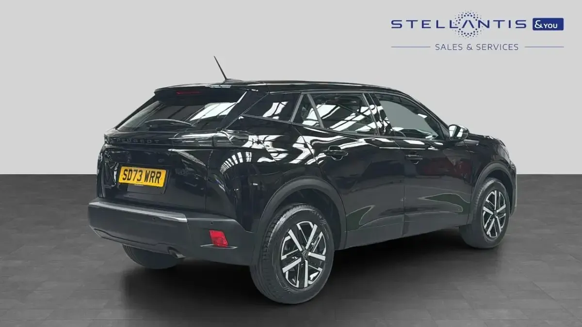 Used Peugeot 2008 Active 100 HP (73 kW) 2023 Black SUV