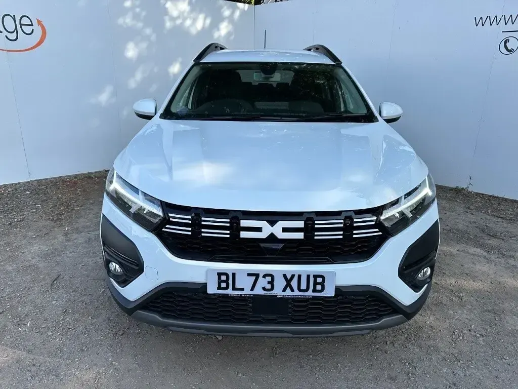 Used Dacia Jogger Expression 141 HP (103 kW) 2024 White MPV