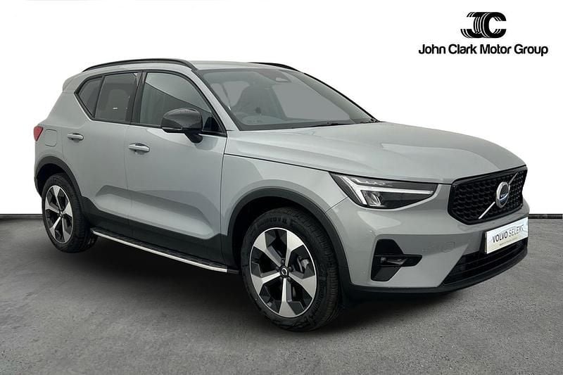 Grey New 2025 Volvo XC40 Plus SUV | £35,250 (Fair price) - Image 1/4