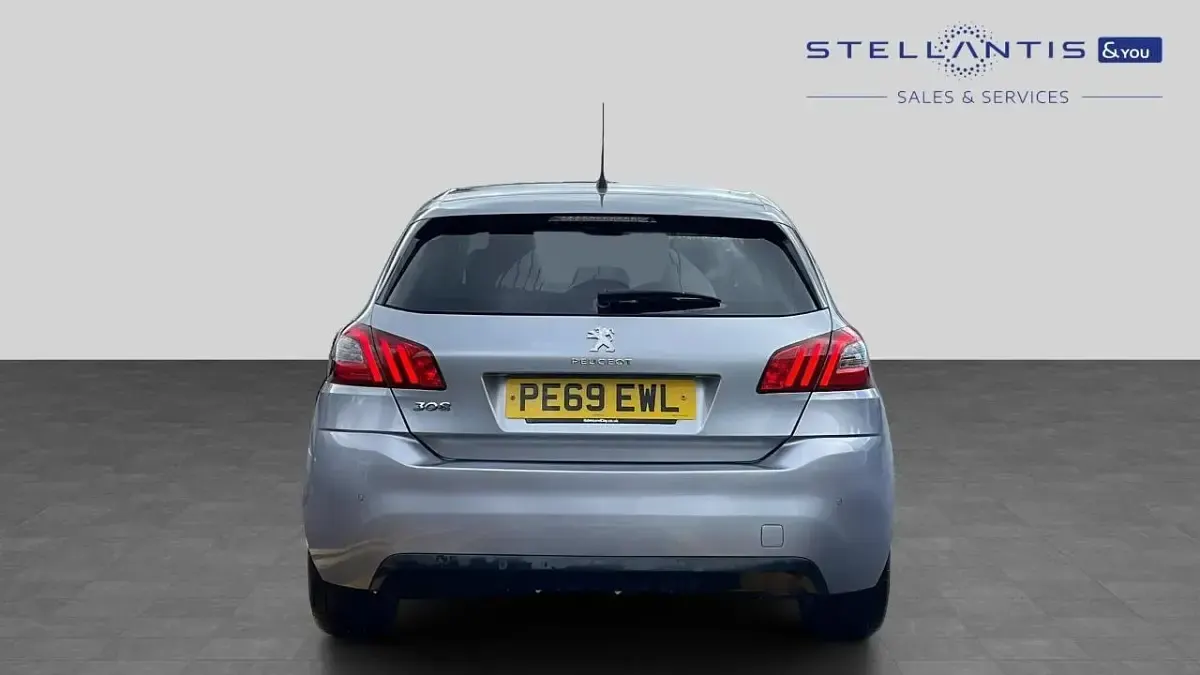 Used Peugeot 308 Allure 129 HP (94 kW) 2019 Grey Hatchback