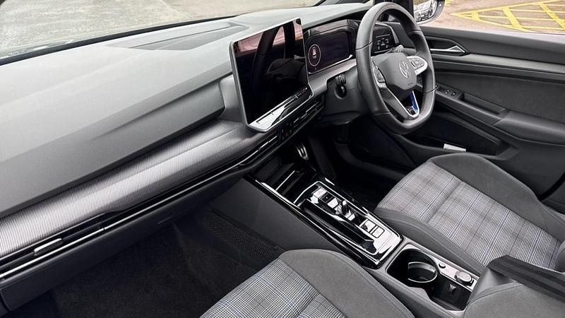 Used VW Golf VIII GTE 272 HP (200 kW) 2025 Grenadilla black