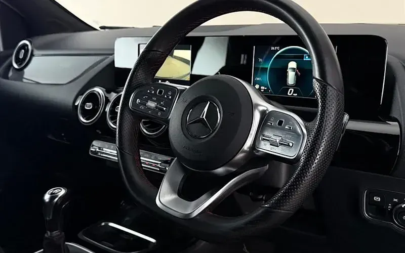 Begagnad Mercedes B200 AMG line 163 HK (119 kW) 2019 Grå Minibuss
