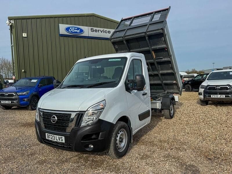 Used Nissan Interstar Tekna 2023 White Van