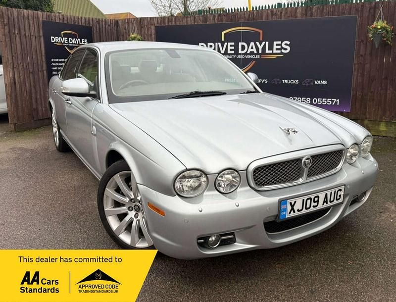 Used Jaguar XJ 340 HP (250 kW) 2019 Grey Sedan