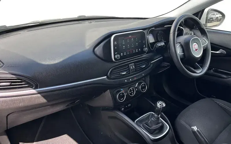 Usado Fiat Tipo Lounge 120 HP (88 kW) 2021 Prateado Carrinha