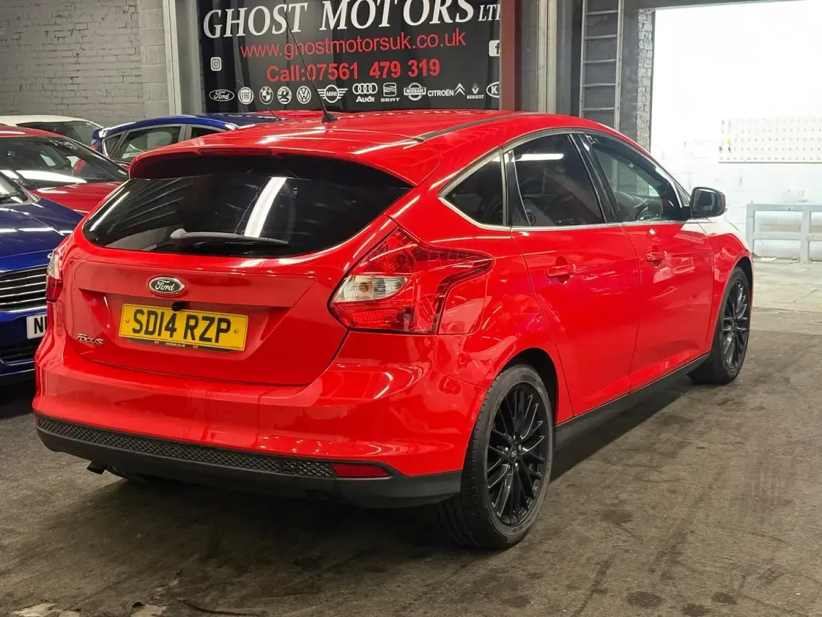 Used Ford Focus Zetec 115 HP (84 kW) 2014 Red Hatchback