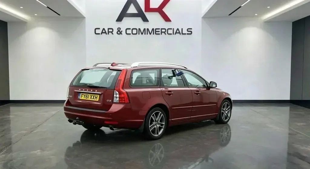 Used Volvo V50 SE Lux 150 HP (110 kW) 2011 Red Estate