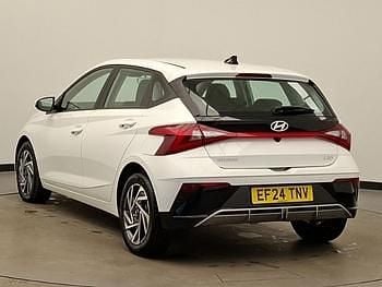 Used Hyundai i20 Advanced 100 HP (73 kW) 2024 White Hatchback