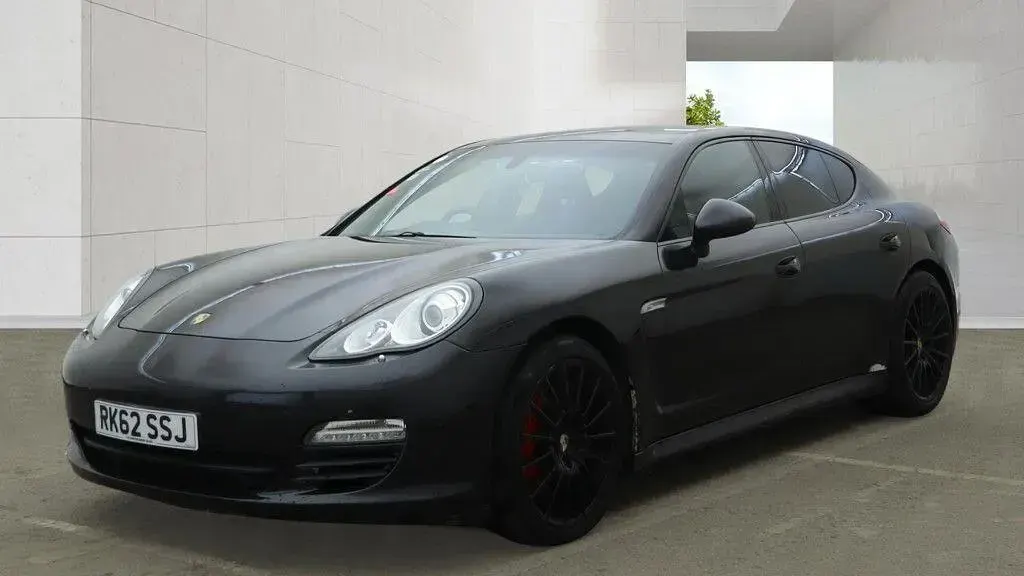 Used Porsche Panamera 250 HP (183 kW) 2012 Black Hatchback