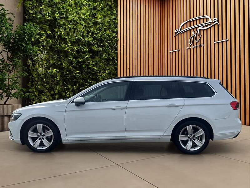 Used VW Passat SE 150 HP (110 kW) 2020 White Estate