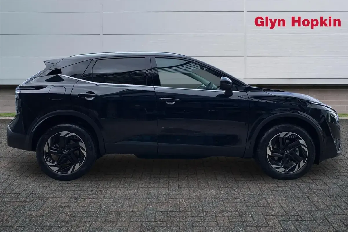 New Nissan Qashqai N-Connecta 140 HP (102 kW) 2026 Black SUV