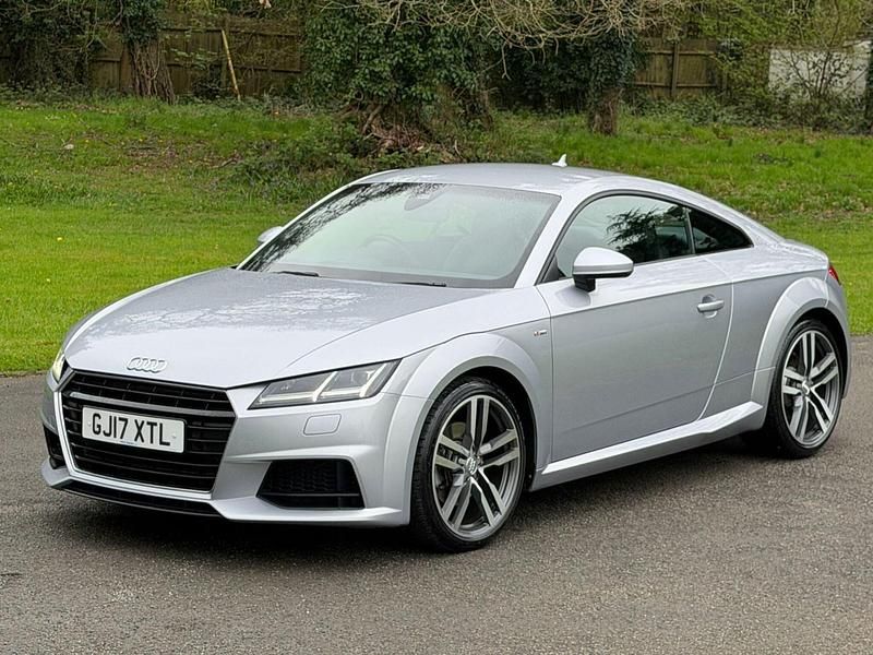 Usado Audi TT S-Line 230 CV (169 kW) 2017 Plateado Coupe
