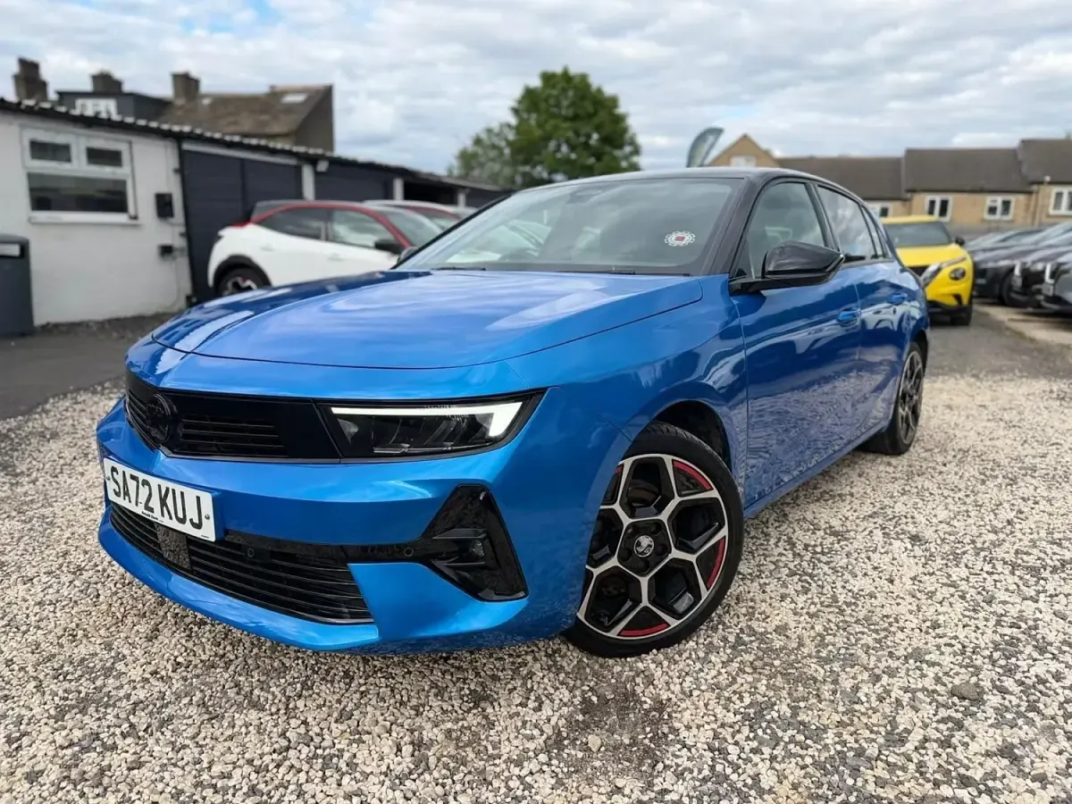 Usado Vauxhall Astra GS Line 2022 Azul Utilitario