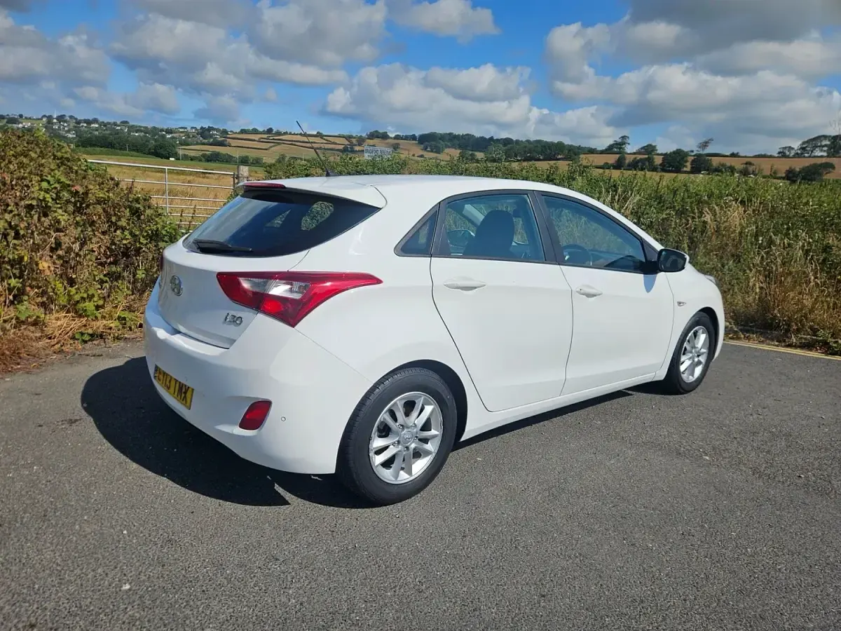 Used Hyundai i30 Active 2013 White Hatchback