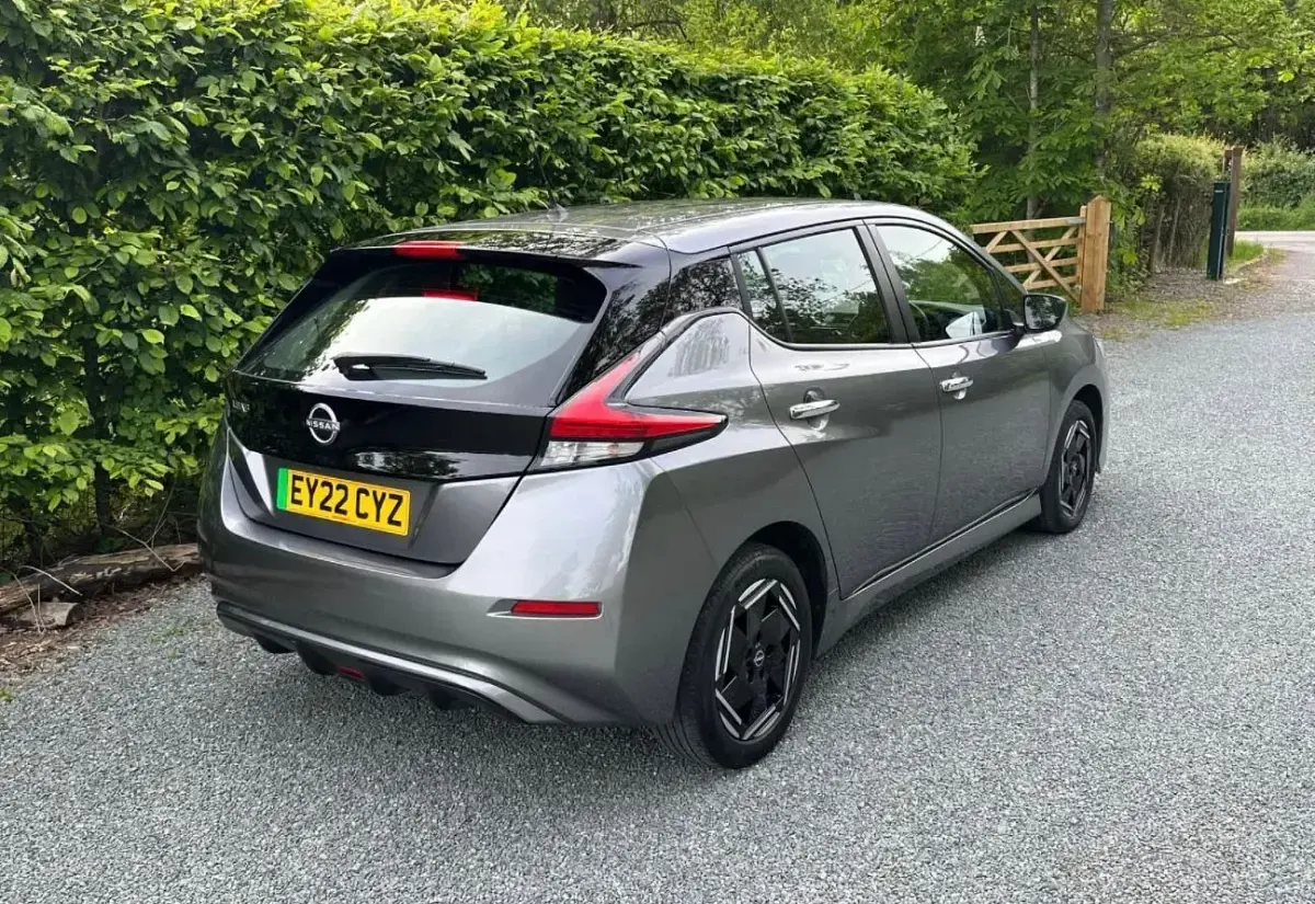 Gebraucht Nissan Leaf Acenta 110 kW (150 PS) 2022 Grau Kleinwagen