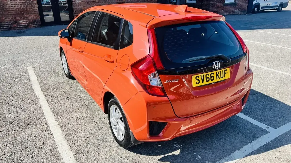 Used Honda Jazz SE 102 HP (75 kW) 2016 Orange Hatchback
