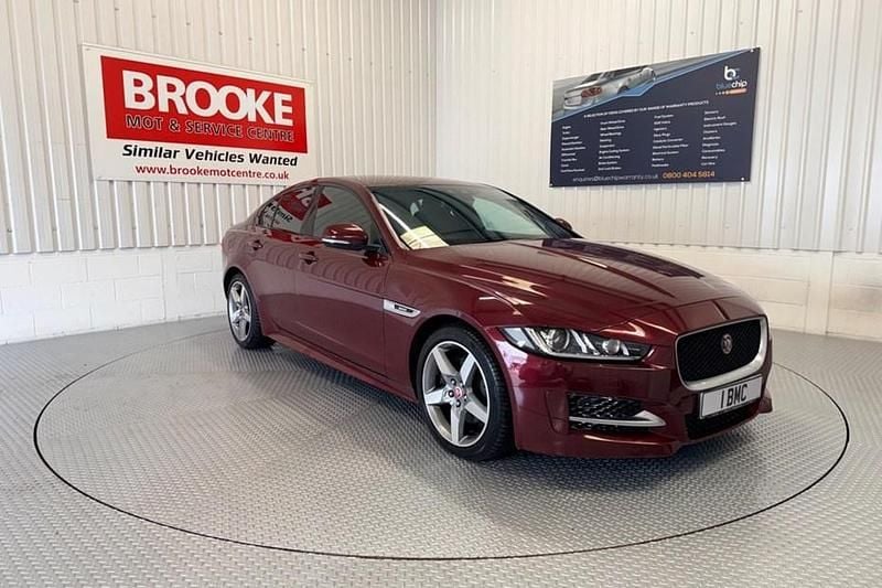 Used Jaguar XE R-Sport 180 HP (132 kW) 2015 Red Sedan