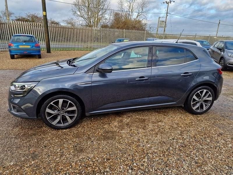 Used Renault Mégane IV Dynamique 130 HP (95 kW) 2017 Grey Hatchback