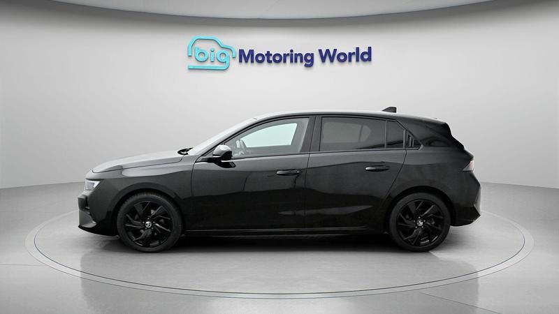 Used Vauxhall Astra GS Line 131 HP (96 kW) 2022 Black Hatchback