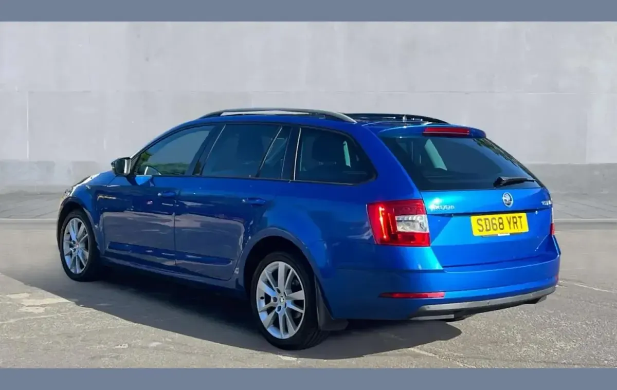 Used Skoda Octavia SE L 113 HP (83 kW) 2018 Blue Estate