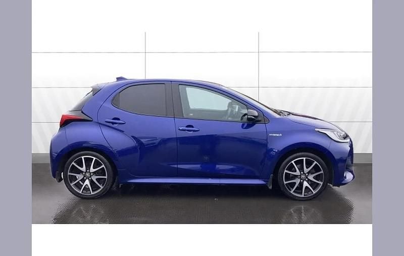 Used Toyota Yaris Hybrid 116 HP (85 kW) 2020 Blue Hatchback
