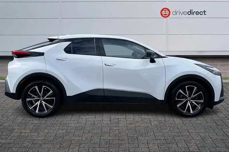Used Toyota C-HR Design 140 HP (102 kW) 2024 White SUV