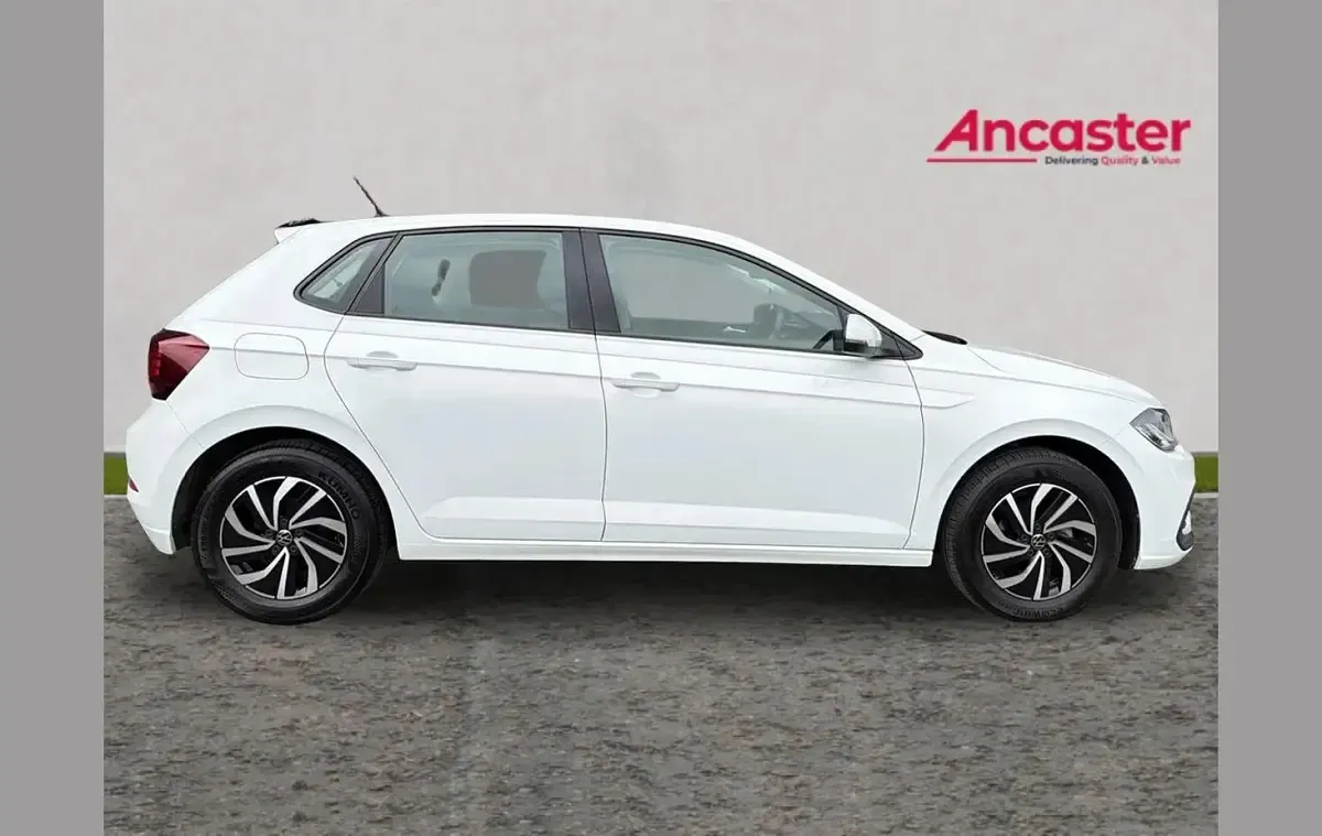 Used VW Polo Life 94 HP (69 kW) 2023 White Hatchback