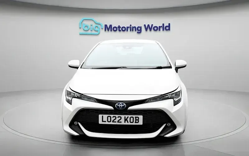 Begagnad Toyota Corolla 122 HK (89 kW) 2022 Halvkombi