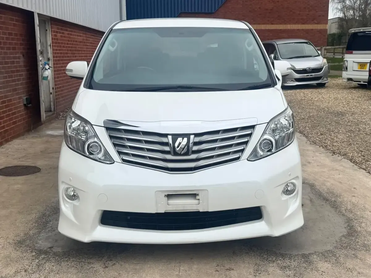 Usado Toyota Alphard 2008 Blanco Monovolumen