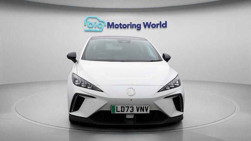 Used MG MG4 EV Trophy 147 kW (201 HP) 2023 White Hatchback