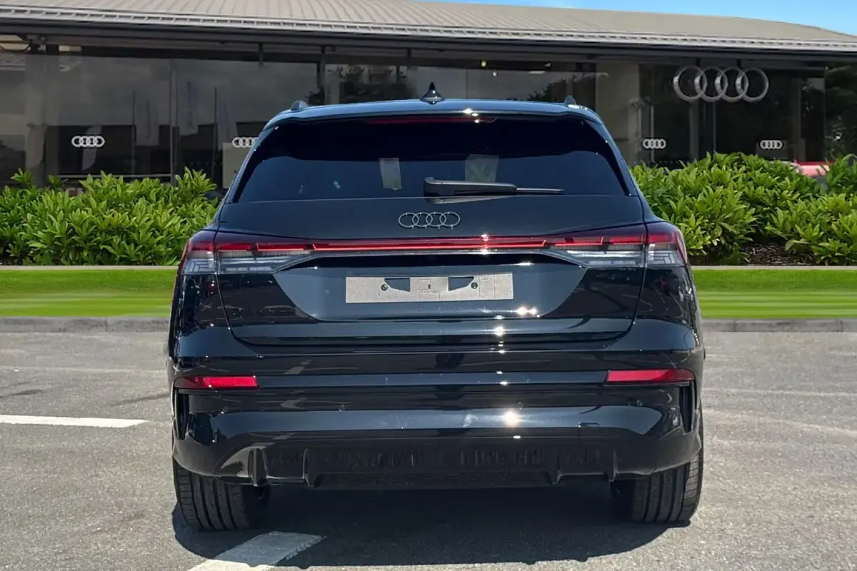 New Audi Q4 e-tron Performance 82 kW (112 HP) 2026 Black SUV