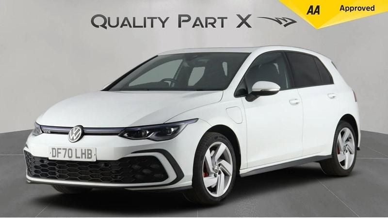 Begagnad VW Golf VII GTE 204 HK (150 kW) 2020 Vit Halvkombi