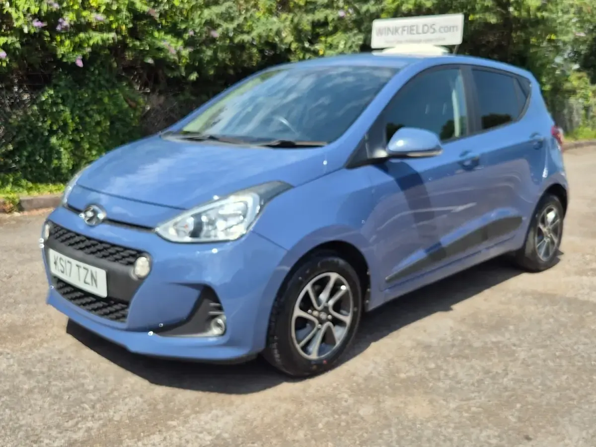 Used Hyundai i10 Premium 66 HP (48 kW) 2017 Blue Hatchback