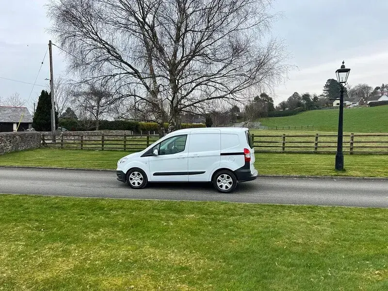 Used Ford Transit Courier Trend 95 HP (69 kW) 2018 White Van