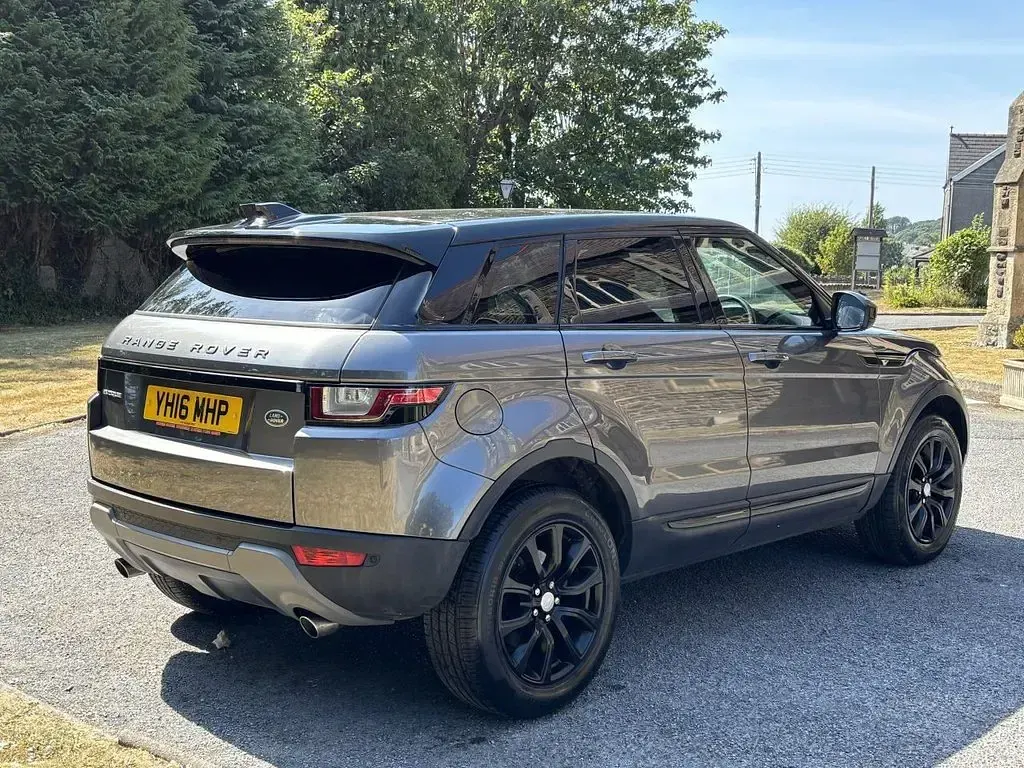 Used Land Rover Range Rover evoque SE 180 HP (132 kW) 2016 Grey Estate