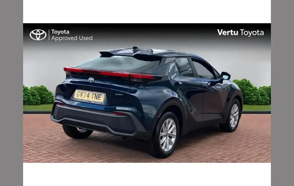 Used Toyota C-HR 140 HP (102 kW) 2024 Blue SUV
