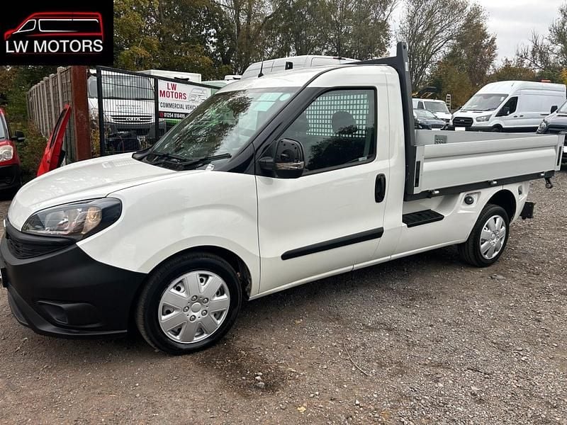 White Used 2021 Fiat Doblò MPV | £5,199 (Good price) - Image 1/4