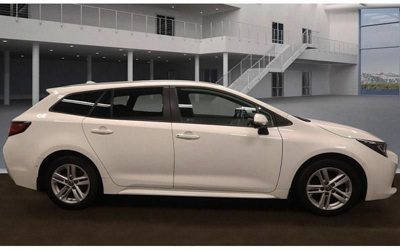 Used Toyota Corolla 122 HP (89 kW) 2022 White Estate
