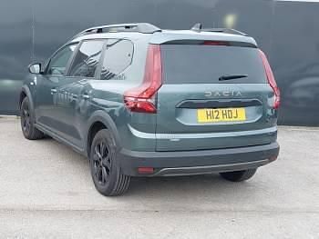Used Dacia Jogger Extreme 140 HP (102 kW) 2024 Green MPV