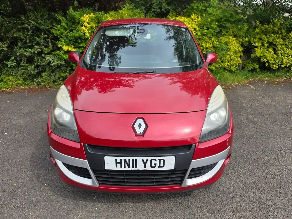 Used Renault Scénic III Dynamique 110 HP (80 kW) 2011 Red MPV