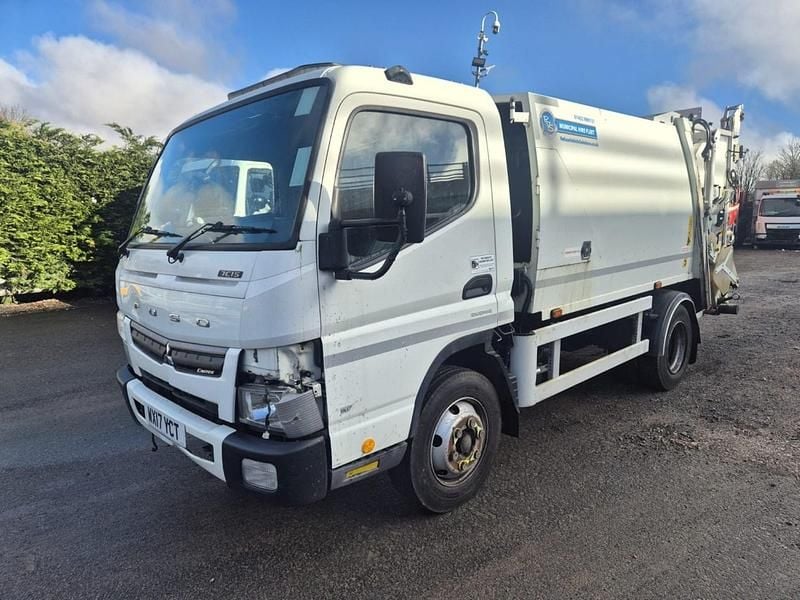 Used Mitsubishi Canter 150 HP (110 kW) 2017 White