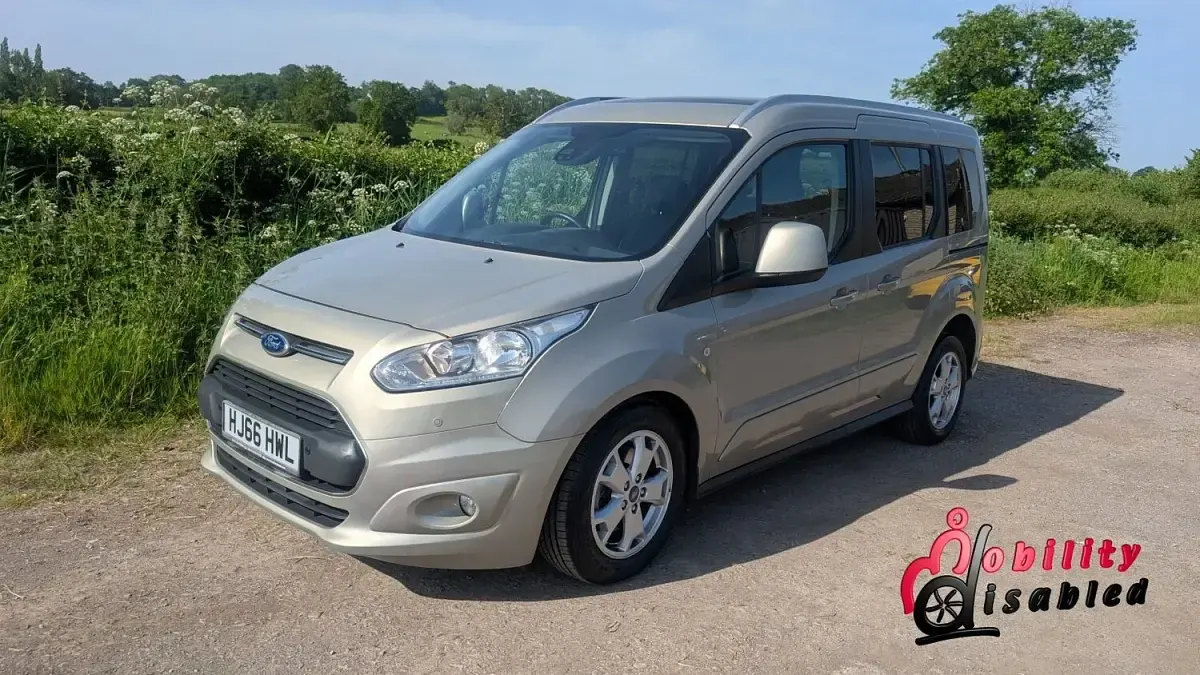 Used Ford Tourneo Connect Titanium 120 HP (88 kW) 2016 Silver MPV