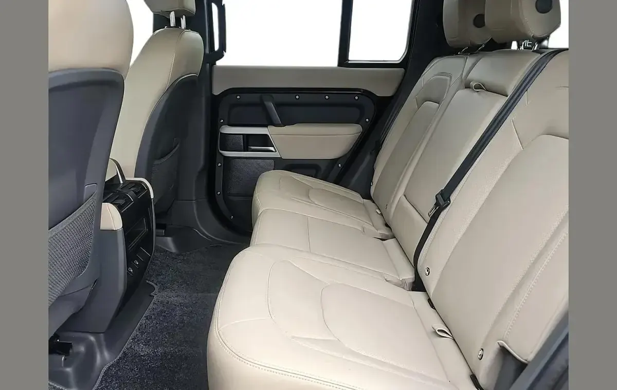 Używany Land Rover Defender 245 KM (180 kW) 2024 Czarny SUV