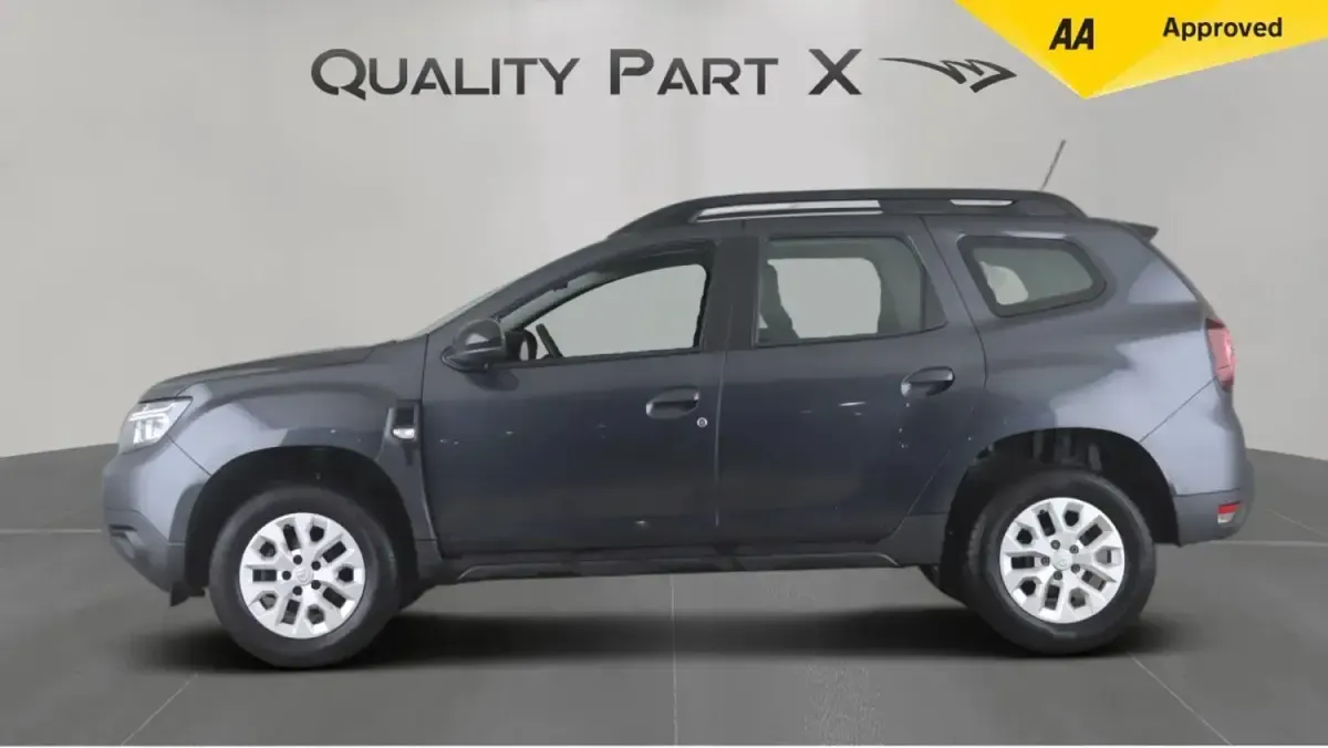 Usado Dacia Duster Comfort 91 HP (66 kW) 2022 Cinzento Citadino