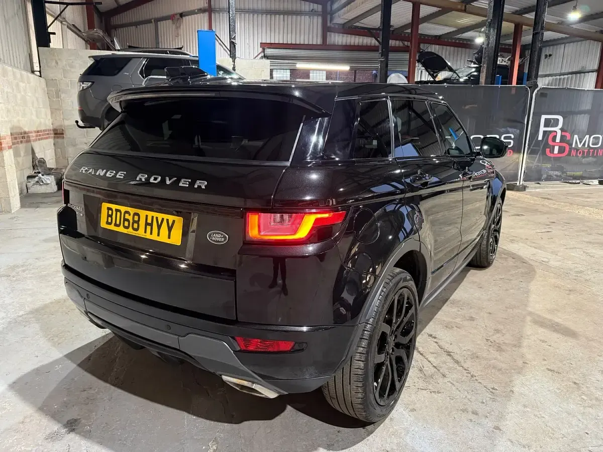 Used Land Rover Range Rover evoque HSE Dynamic 180 HP (132 kW) 2018 Black Estate