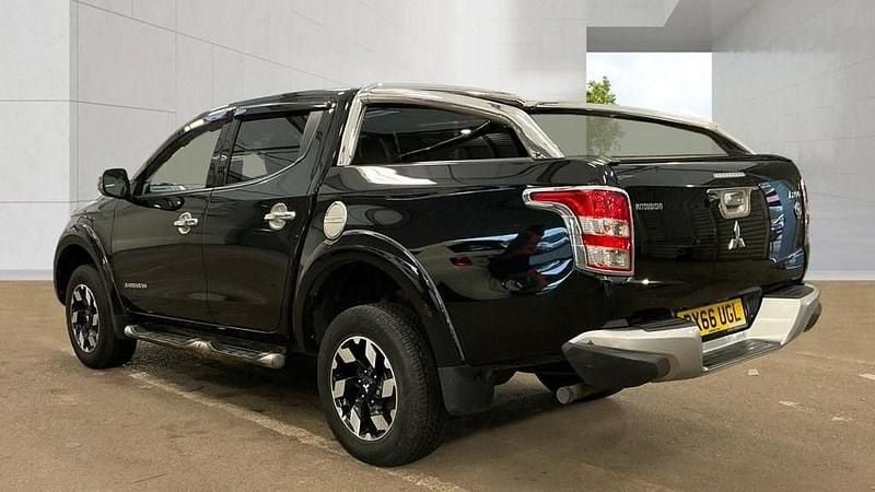 Used Mitsubishi L200 2016 Black Pickup
