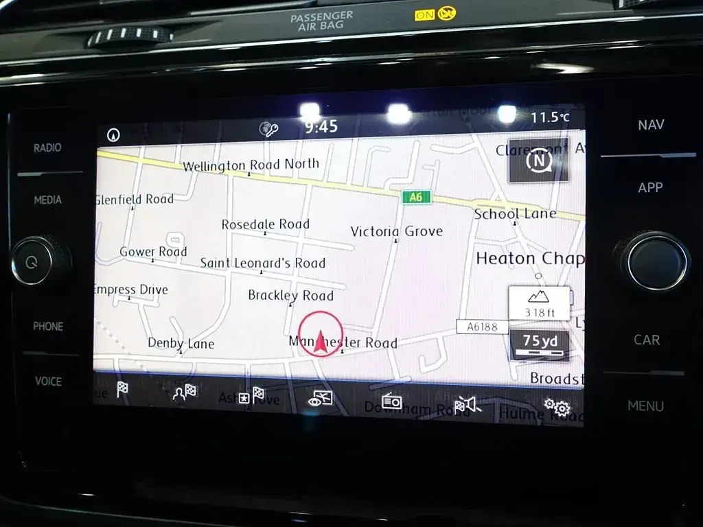 Usado VW Touran Family 150 HP (110 kW) 2019 Cinzento Monovolume