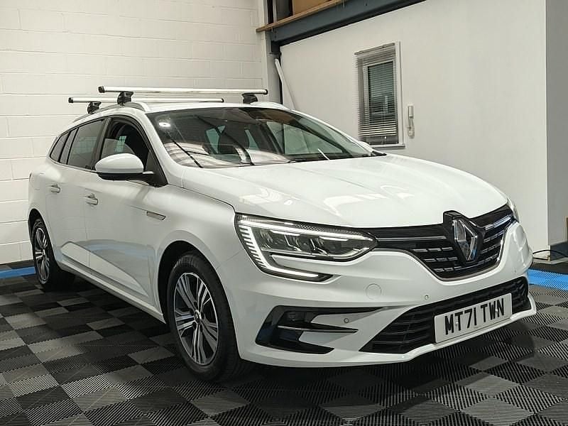 Used Renault Mégane GrandTour Iconic 2021 White Estate