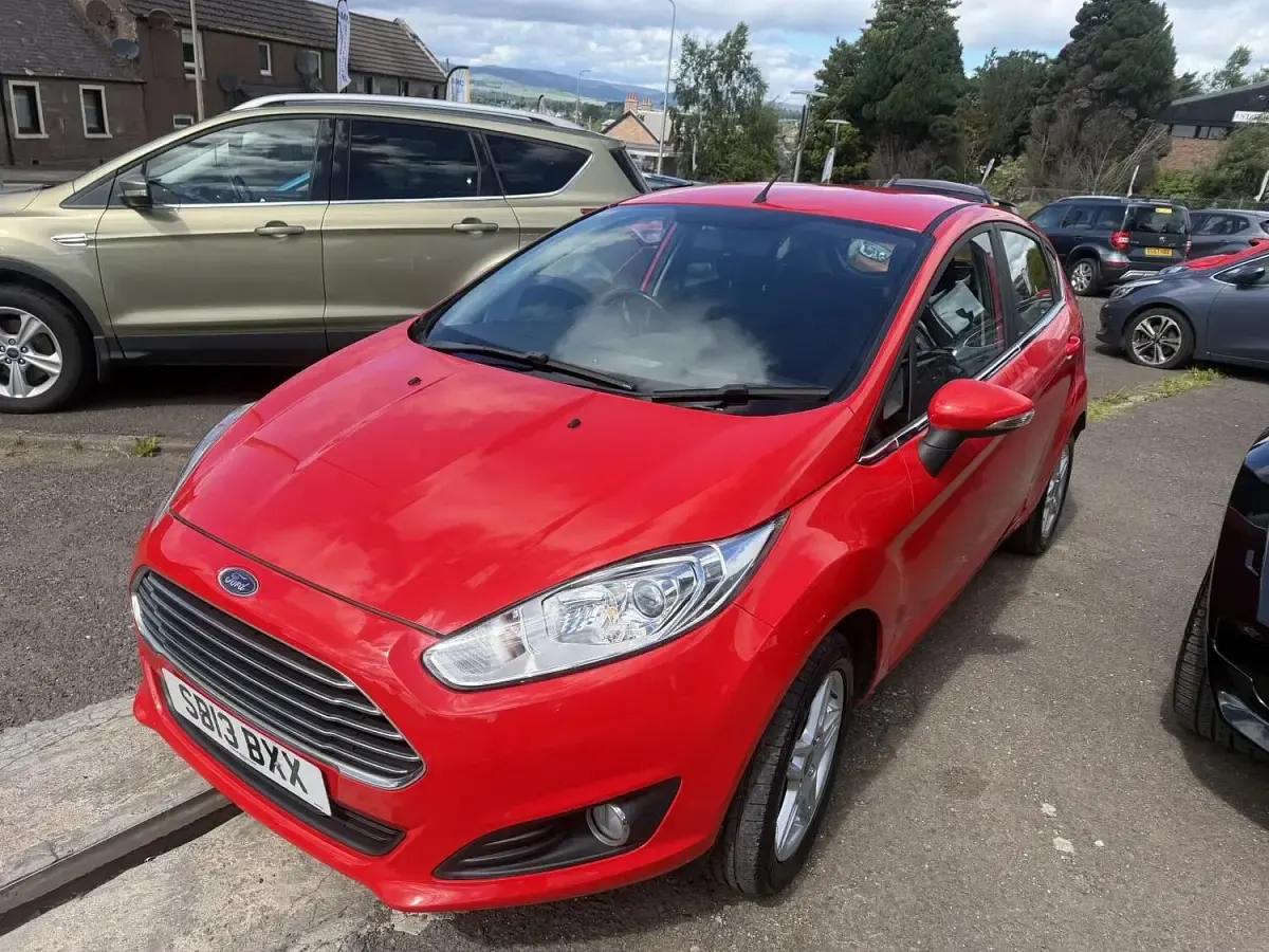 Used Ford Fiesta Zetec 82 HP (60 kW) 2013 Red Hatchback